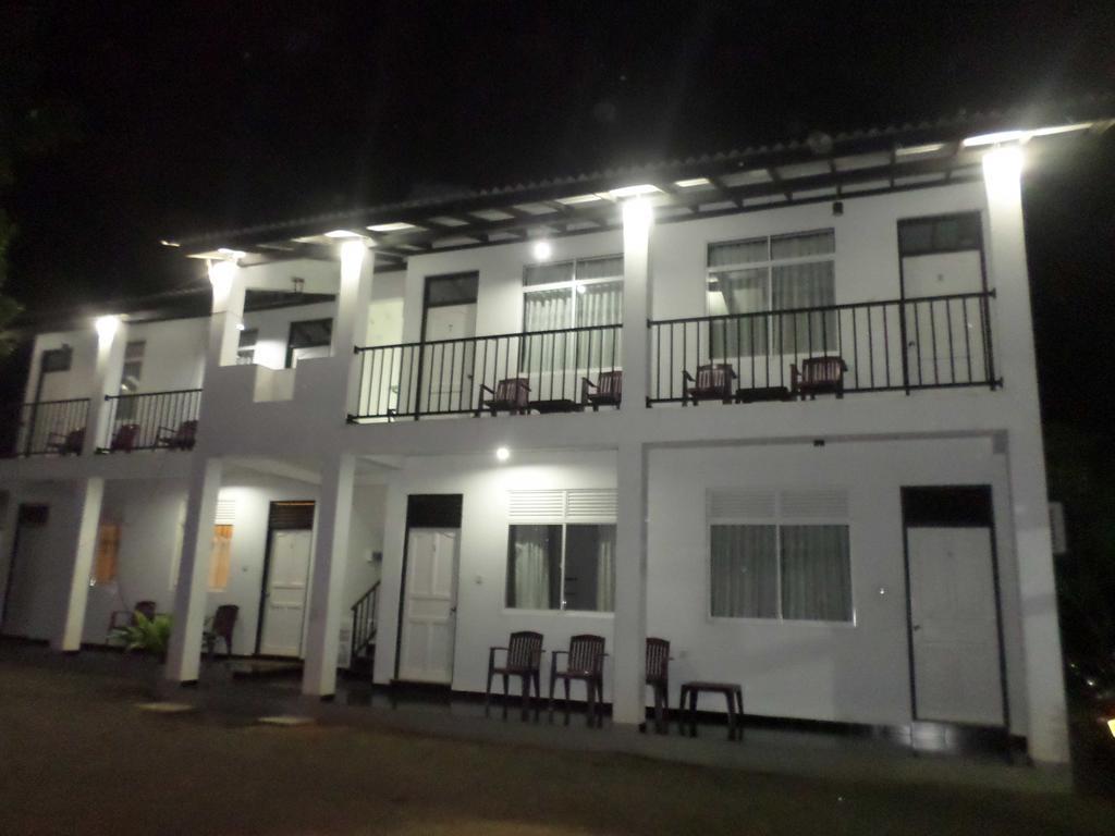 Romana Rest Kataragama Esterno foto